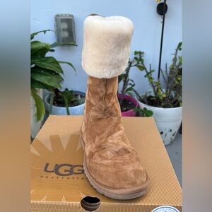 UGG Short Suede Boots - Chestnut with Cream Cuff